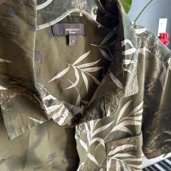 Green and White Casual Button Down Shirt with Tropical Print L - Picture 11 of 15